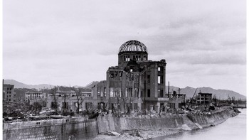 Ini adalah Hiroshima Peace Memorial Park yang menjadi tempat peringatan bom mengerikan tersebut. Foto: Reuters