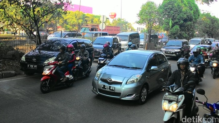 Pemotor: Meski Gratis Lewat Tol JORR, Jalan Masih Macet Juga