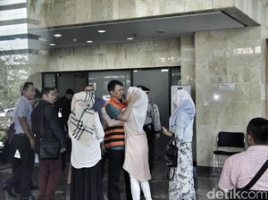 Ciuman Gubernur Gatot untuk Sang Putri Tercinta