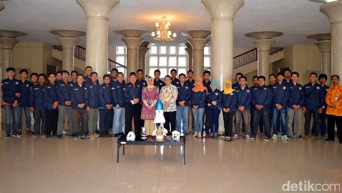 UGM Raih Emas dan Perak  dalam Kompetisi Muatan Roket dan Roket Indonesia 2015