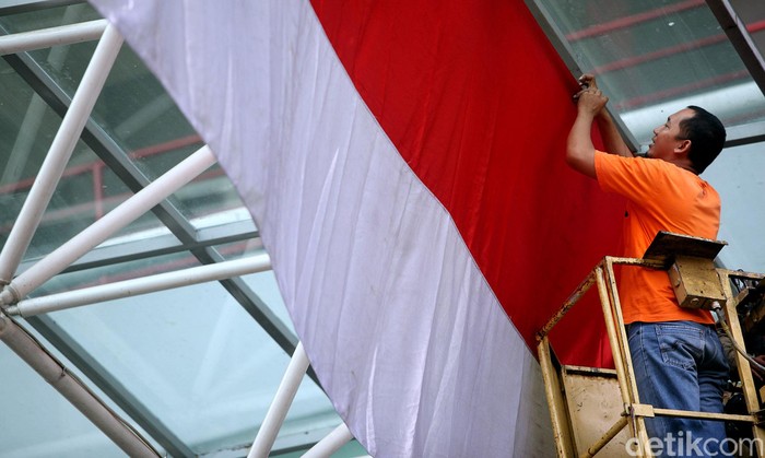 Sempat Diperiksa Polisi, WN Rusia yang Tarik Bendera RI Diserahkan ke Imigrasi
