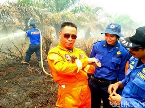 Cerita Petugas Pemadam Kebakaran Hutan Berebut Air dengan Ular dan Beruang