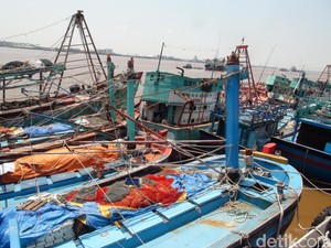 KRI Teuku Umar Tangkap Kapal Penampung Ikan Berbendera Thailand di Sabang