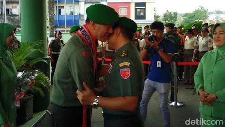 Mayjen Doni Monardo Resmi Bertugas Jadi Pangdam Pattimura Mayjen Doni Monardo Resmi Bertugas Jadi Pangdam Pattimura