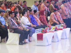 Presiden Jokowi dan Megawati Hadiri Kongres Alumni GMNI