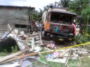 Truk Tangki Tabrak Mobil Angkutan Anak Sekolah, 3 Pelajar Tewas