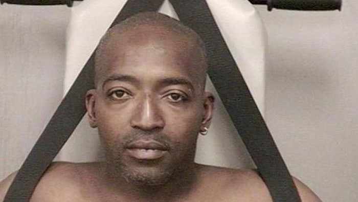 Bugil, Pria AS Berlarian di Jalanan Usai Tabrak 4 Mobil