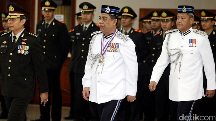 Tingkatkan Kerjasama, Mabes Polri Beri Penghargaan 2 Polisi Malaysia