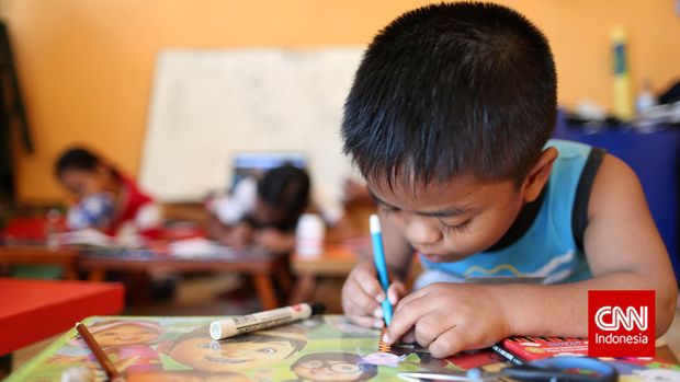 7 Cara Membantu Anak Fokus saat Belajar di Rumah