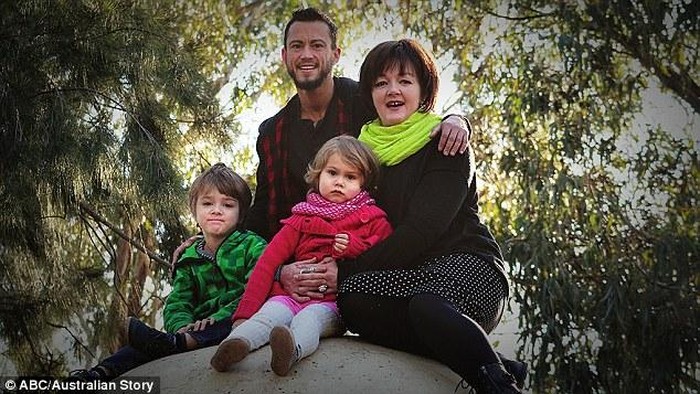 Bukan Ibu, Anak Kedua di Keluarga Ini Justru Dilahirkan oleh Sang Ayah