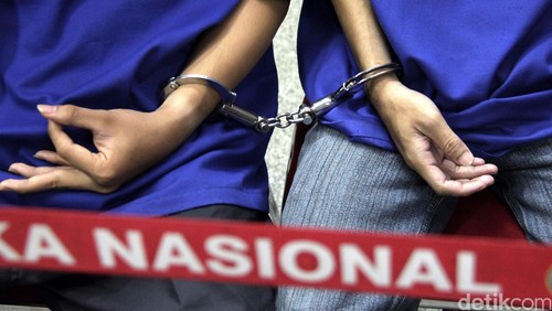 Badan Narkotika Nasional (BNN) kembali membongkar dua jaringan peredaran gelap narkoba yang digawangi oleh sindikat internasional asal Nigeria, Jumat (7/8/2015). Kedua kasus tersebut melibatkan wanita sebagai kurir narkotika. Dari operasi tersebut BNN berhasil mengamankan 6.642 gram sabu dan salah satunya adalah penghuni Lapas Salemba. Rachman Haryanto/detikcom.