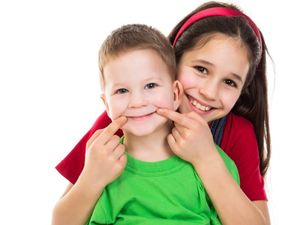 Reaksi Adik Saat Kakaknya Dimarahi Ibu Ini Super Menggemaskan