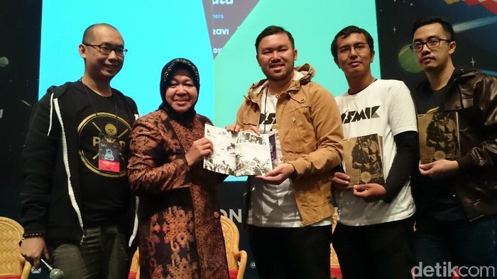 Saat Risma Dorong Anak-anak SD Berpikir Kreatif