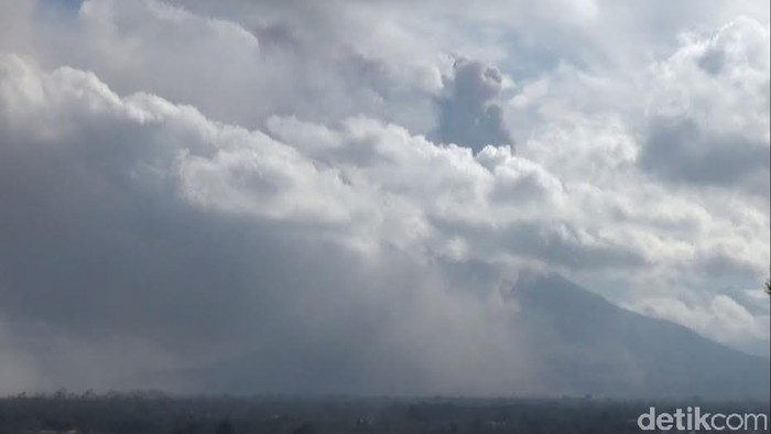 Lahar Hujan Terjadi di Gunung Sinabung, Mengarah ke Desa Sukanalu