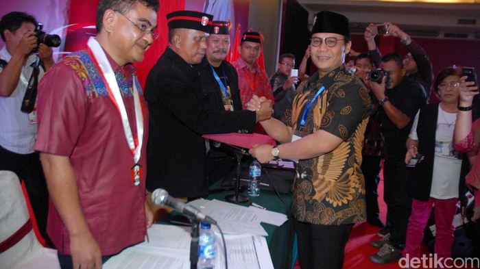 Terpilih Secara Aklamasi, Ahmad Basarah Dilantik Jadi Ketum Alumni GMNI