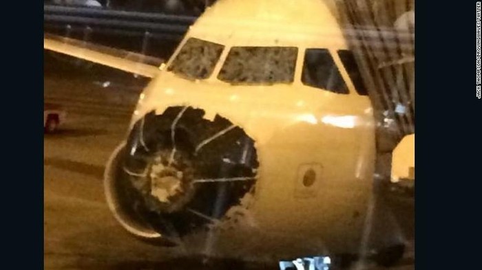 Dihantam Hujan Es, Pesawat Delta Mendarat Darurat di Denver