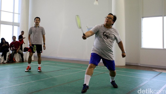 Terlalu Semangat Main Badminton, Menteri PPN/Kepala Bappenas Cedera Kaki