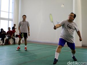 Terlalu Semangat Main Badminton, Menteri PPN/Kepala Bappenas Cedera Kaki
