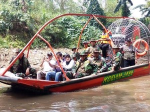 Kodam Jaya Fungsikan Airboat, Moda Transportasi Masa Depan di Ciliwung
