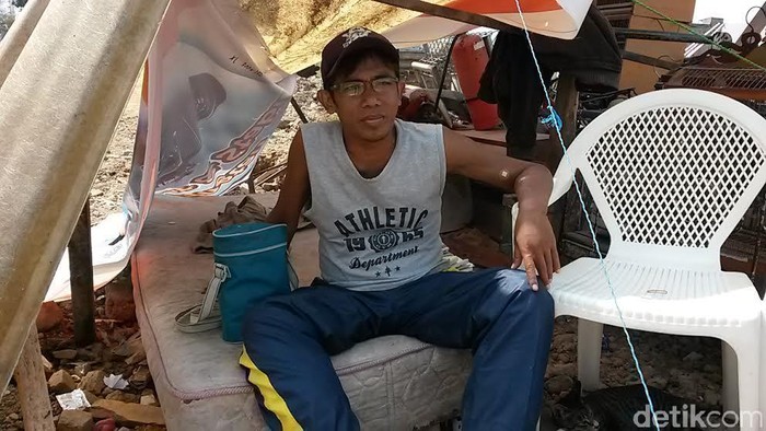 Amin Mantan Atlet Senam Kumpulkan Rongsokan di Lahan Gusuran untuk Makan