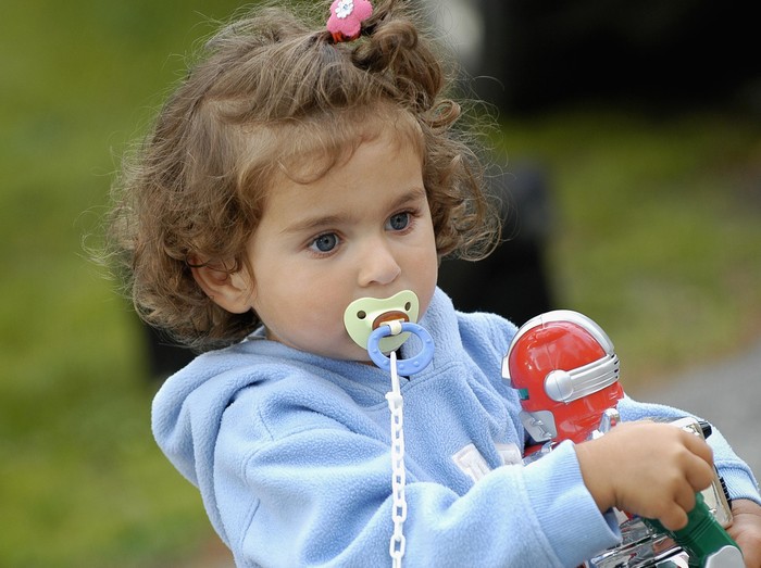 Anak Hobi Ngempeng? Sebaiknya Disetop Saat Berusia 2 Tahun