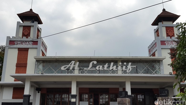 Tentang Para Pemuda Hijrah di Masjid Al Lathiif, Skater Sampai Eks Vokalis Tentang Para Pemuda Hijrah di Masjid Al Lathiif, Skater Sampai Eks Vokalis