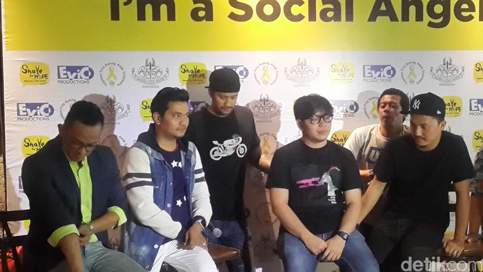 Peduli Anak dengan Kanker, Artis-Artis Ini Siap Botakin Rambut