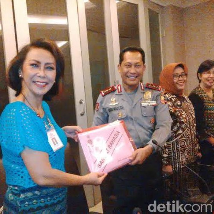 Komjen Buwas Serahkan Rekam Jejak 48 Capim KPK ke Tim Pansel
