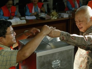 Gembiranya Berkarya Pemerintahan Soeharto Paling Disukai Rakyat Versi Survei
