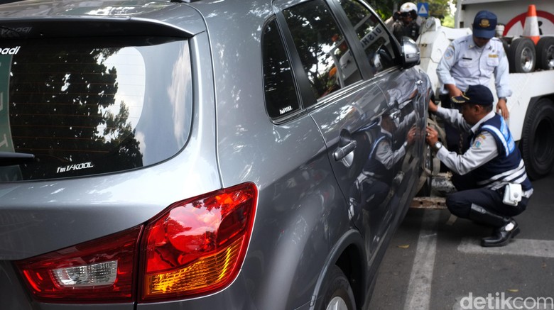 Beli Mobil Harus Sertakan Surat Keterangan Punya Garasi, Setuju? Foto: Dikhy Sasra Beli Mobil Harus Sertakan Surat Keterangan Punya Garasi, Setuju? Foto: Dikhy Sasra