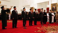 Dari lima kali reshuffle, empat reshuffle dilakukan pada periode 2014-2019, sisanya periode sekarang. Reshuffle pertama diumumkan Jokowi pada 12 Agustus 2015, yakni pada Rabu Pon. Reshuffle kedua juga dilakukan pada Rabu Pon, tepatnya 27 Juli 2016. Agung Pambudhy/detikcom