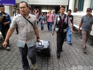 KPK Geledah Rumah 2 Eks Wakil Ketua DPRD Sumut