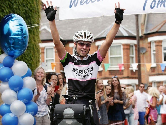 Tom Davies, Remaja Pertama yang Sukses Keliling Dunia dengan Bersepeda