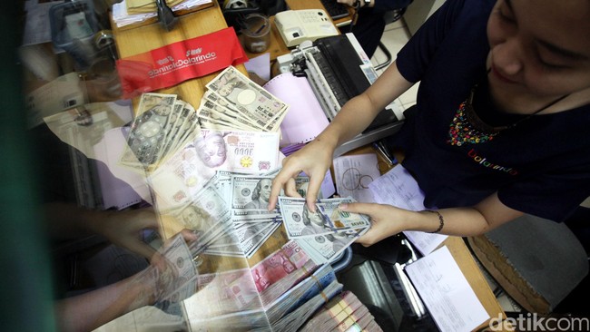 Tutup Akhir Pekan, Rupiah Paling Perkasa di Asia