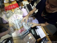 Tutup Akhir Pekan, Rupiah Paling Perkasa di Asia