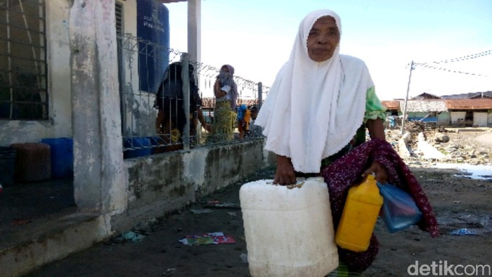 Air Sumur Asin, Begini Repotnya Warga Pidie Mencari Air Bersih
