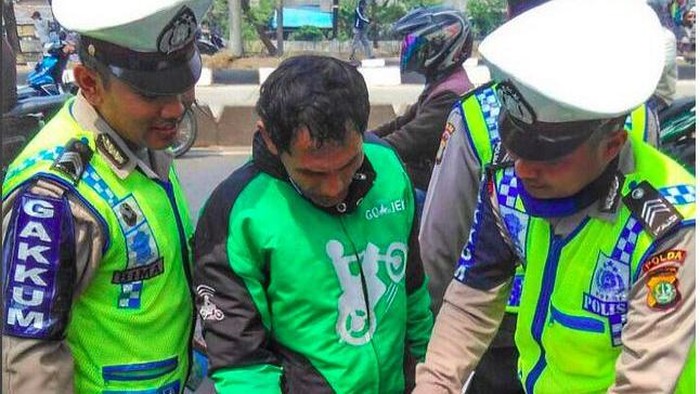 Duh, Masih Ada Driver Go-Jek yang Tidak Tertib Lalin Nih!