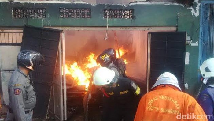 Empat Bangunan di Dharmahusada Ludes Dilalap Api