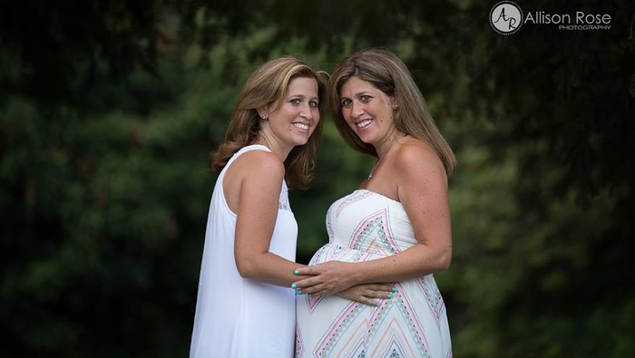 Tak Bisa Hamil, Wanita Ini Pinjam Rahim Kembarannya