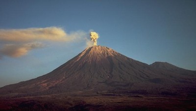 Keindahan Gunung Semeru Sebelum Meletus