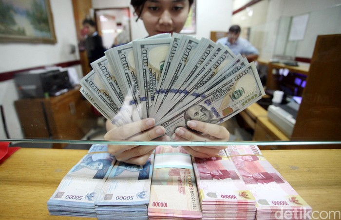 Dolar AS Bergerak di Rp 13.366
