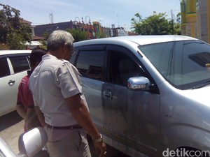 Kaca Mobil Dipecahkan Perampok, Uang Rp 142 Juta Hilang