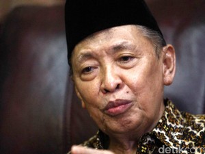 Hamzah Haz Tidak Hadiri Upacara di Istana karena Sakit