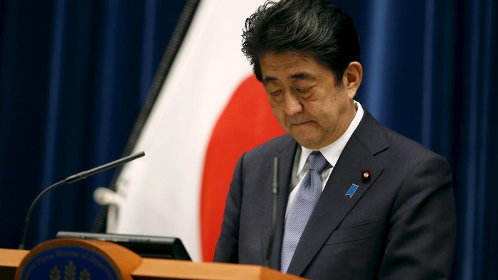 Japans Prime Minister Shinzo Abe attends a news conference to deliver a statement marking the 70th anniversary of World War Twos end, at his official residence in Tokyo August 14, 2015.  Abe, in a statement marking the 70th anniversary of World War Twos end, acknowledged Japan had inflicted 