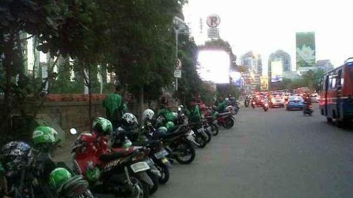 Dishub: Mulai Hari Ini, Ojek Mangkal di Trotoar Kita Angkut!