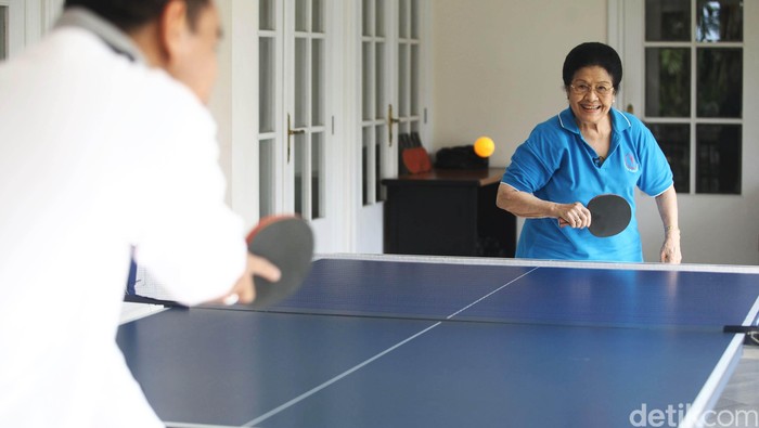 Karlinah Umar Wirahadikusumah, Masih Segar Bermain Ping Pong di Usia 85