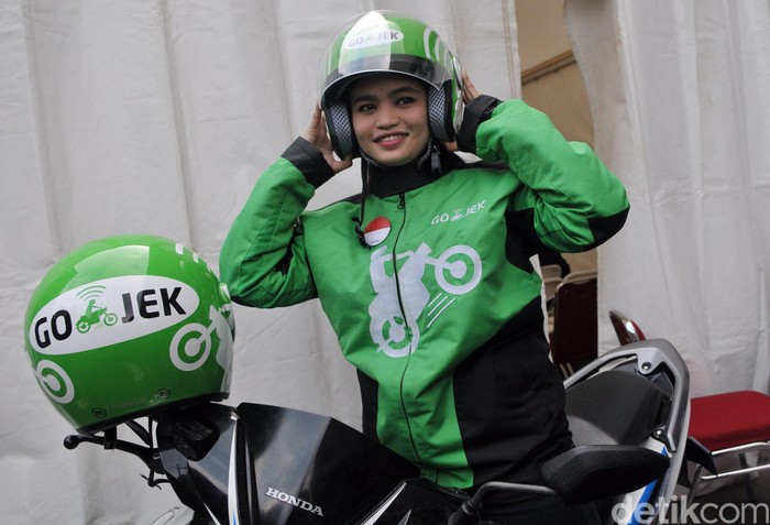 May Pengemudi Go-Jek Cantik Pemikat Hati Pelanggan