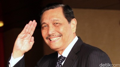 Meme Politik: Panasnya Luhut Ancam Cari Dosa Amien Rais