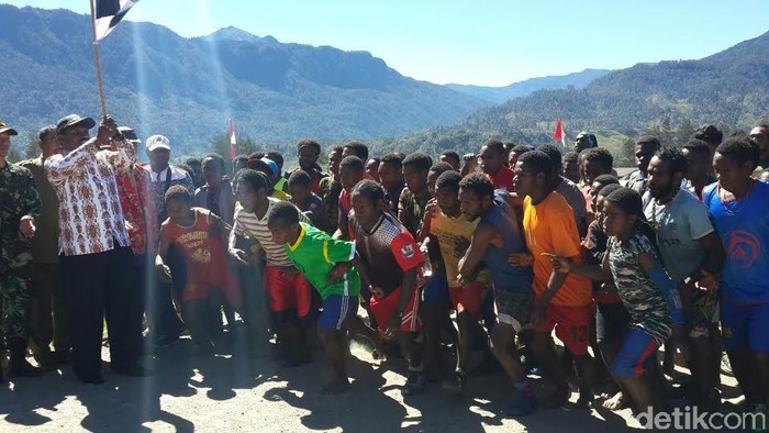 Semangat Anak Puncak Papua Mengemban Pendidikan di Pedalaman