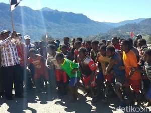 Semangat Anak Puncak Papua Mengemban Pendidikan di Pedalaman